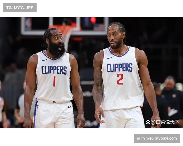 伦纳德半场13分带队苦撑 全队失误达到12次影响比赛走势 伦纳德半场13分带队苦撑 全队失误达到12次影响比赛走势